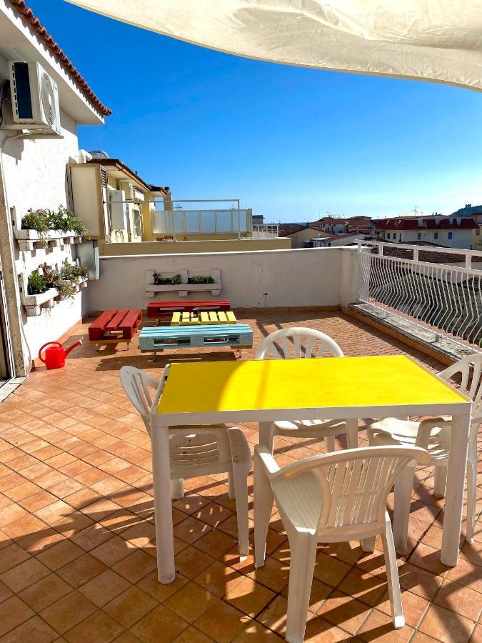 Scauri Attico Panoramico Apartment Минтурно Екстериор снимка